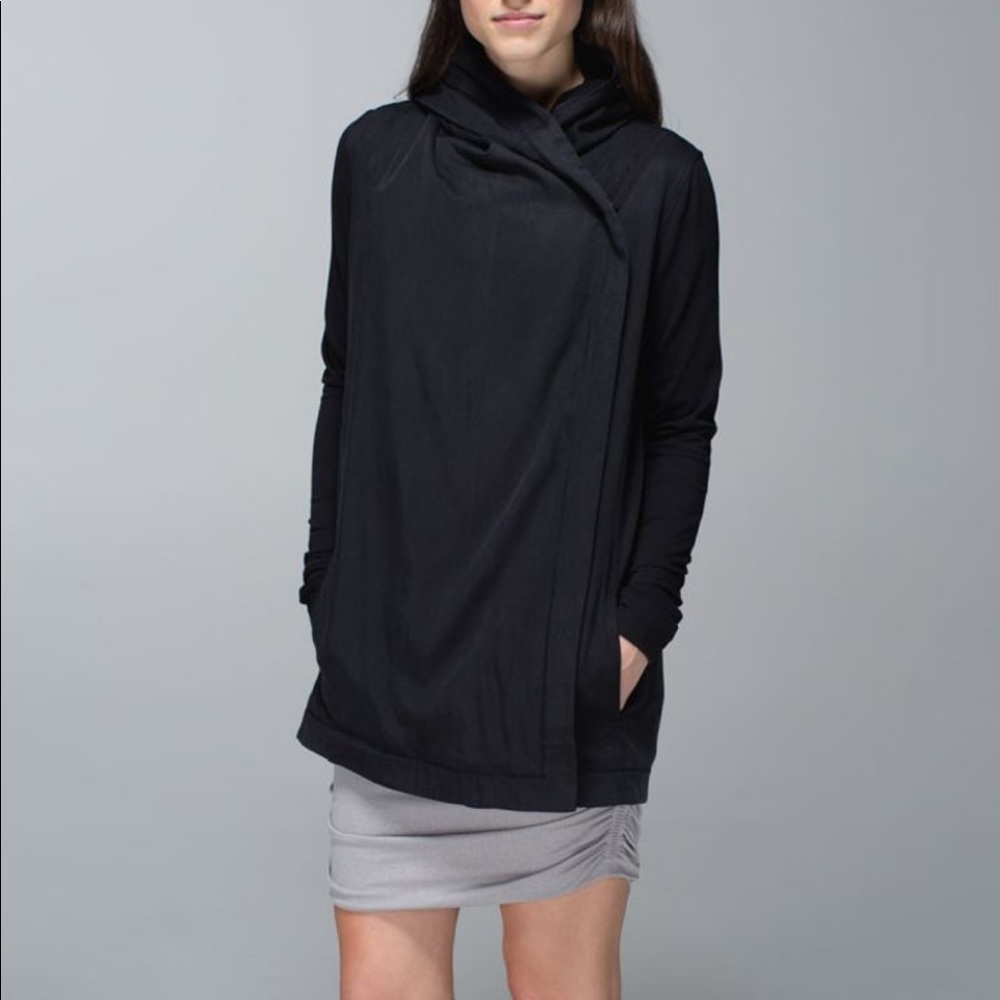 RARE Lululemon Blissed Out Wrap || Black
